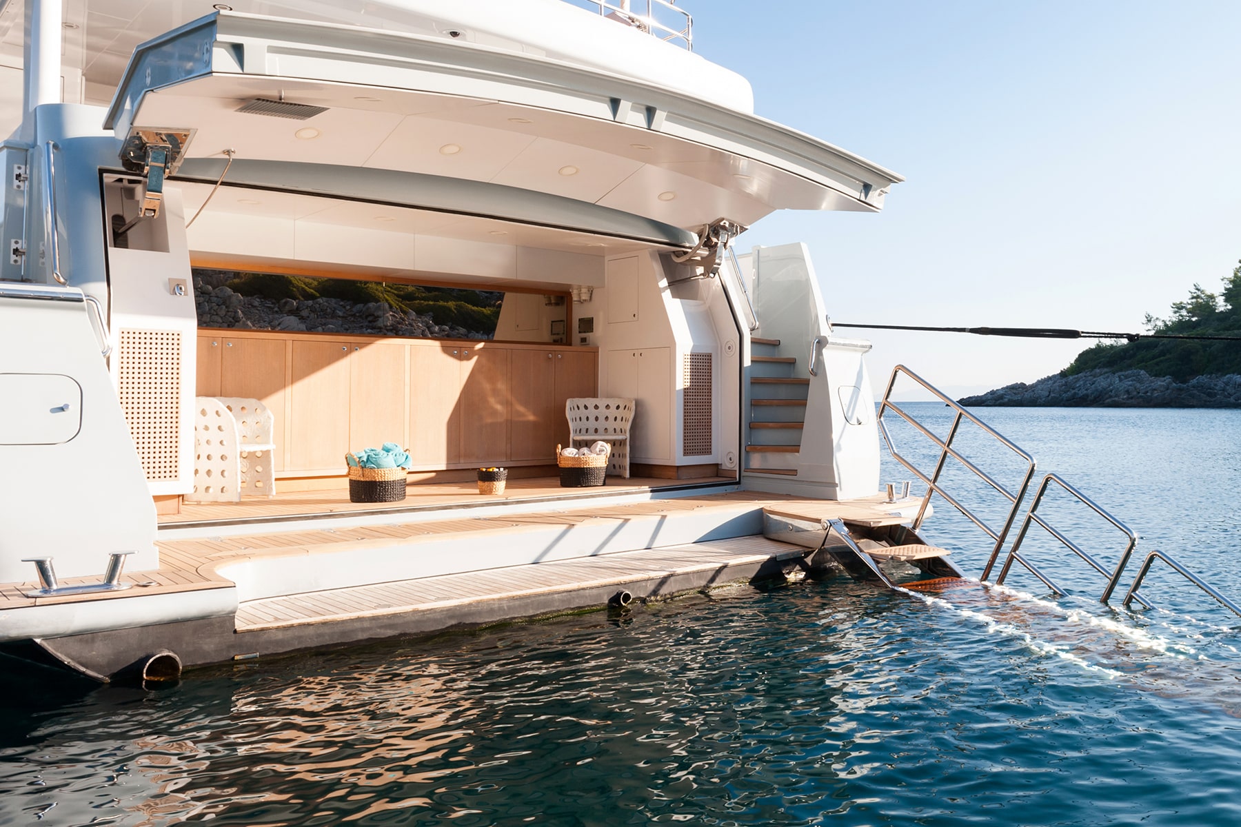 fdc-yachts-refit-project-alumercia-motor-yacht-image01